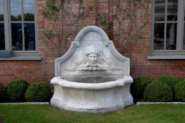 Muurfontein met hoofd versie 2