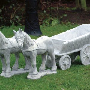 2 paarden met kar