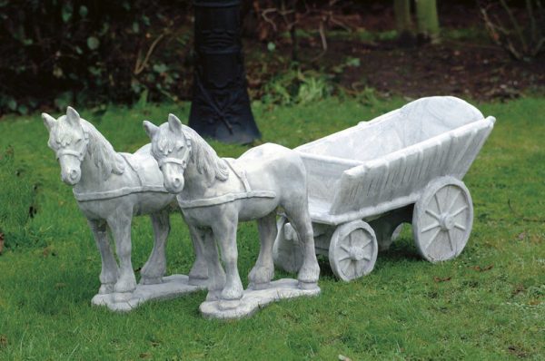 2 paarden met kar