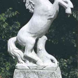 Paard op sokkel
