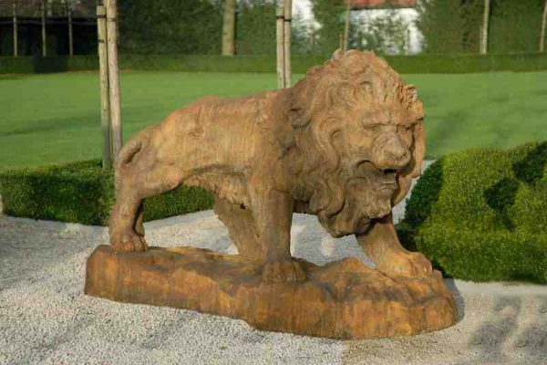Lopende leeuw