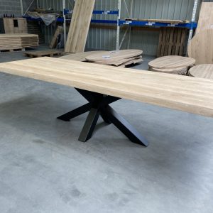 Aerts eiken eettafel 6 cm dik + spinpoot