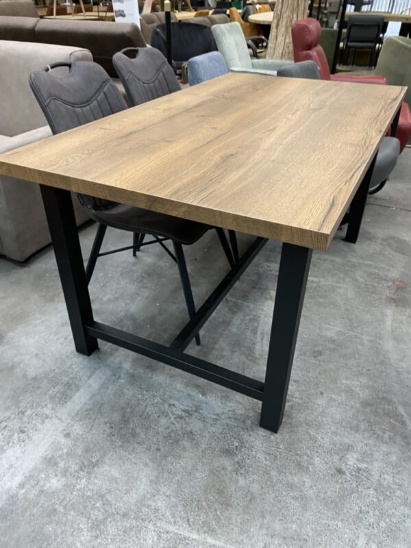 Invito eettafel, tobacco