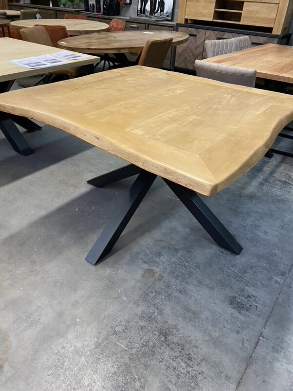 Soria eettafel vierkant, Tower Living
