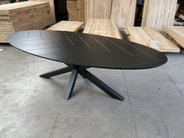 Zwart ovale eettafel, visgraat + verjongd