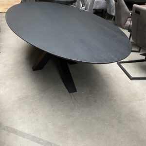 Massief eiken, ovale eettafel zwart, verjongde rand