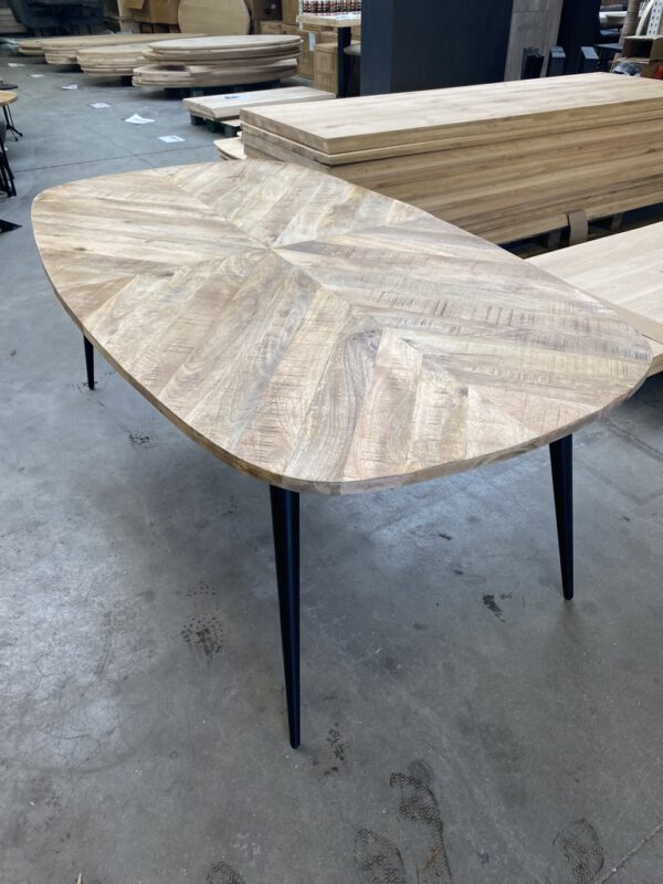 Sam eettafel, visgraat