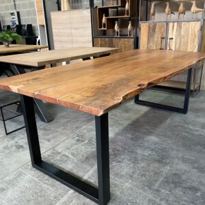 Acaciahouten boomstamtafel