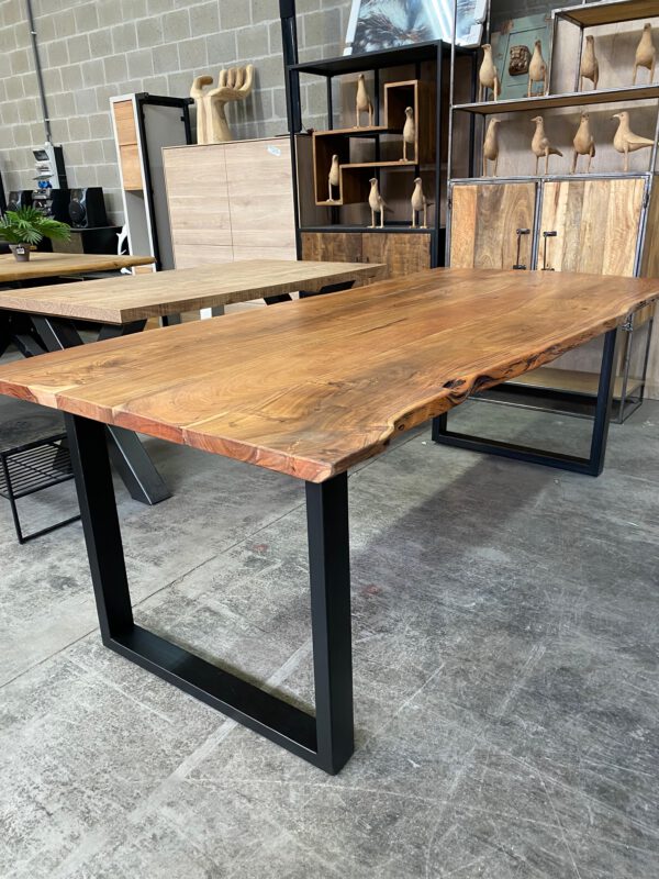 Acaciahouten boomstamtafel
