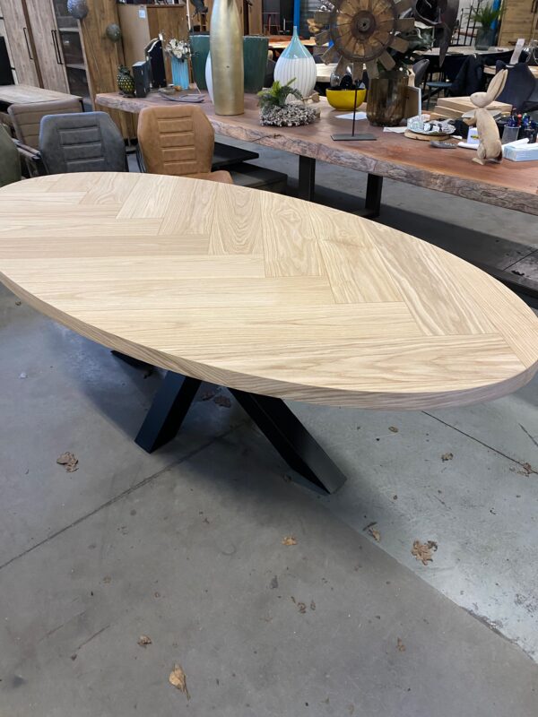 Eiken eettafel ovaal, visgraat