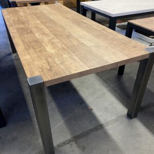 Royalty eettafel grijze poten, kleur old teak