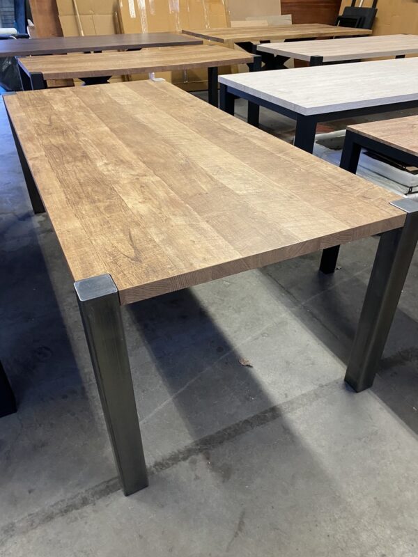 Royalty eettafel grijze poten, kleur old teak