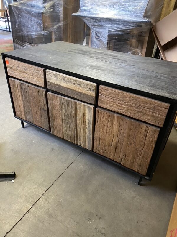 Anayah dressoir, Benoa