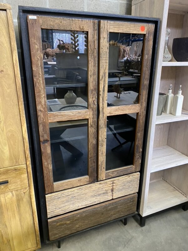 Anayah vitrine, Benoa