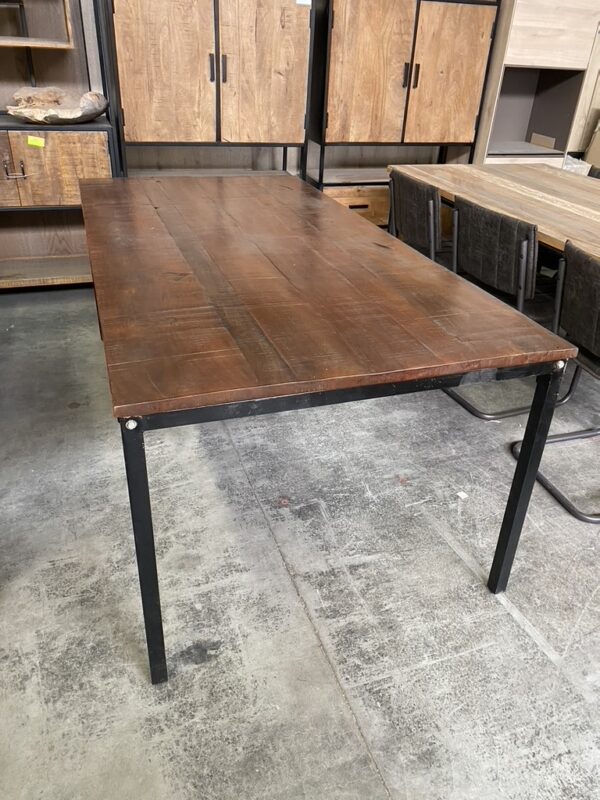 Mumbai eettafel, acaciahout
