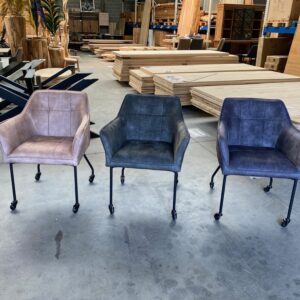 Malaga armstoel, velvet + skatewieltjes