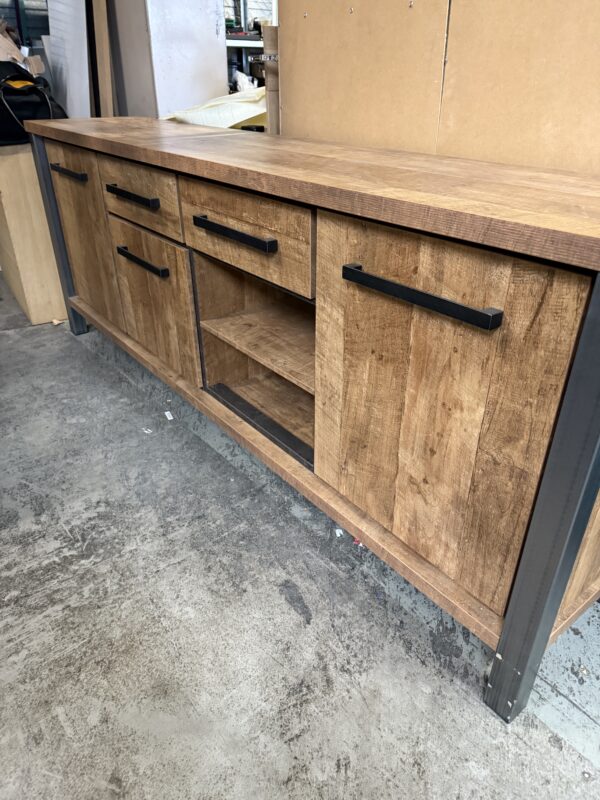 Kinga dressoir, kleur old teak