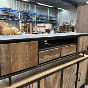 Anayah tv-dressoir, Benoa