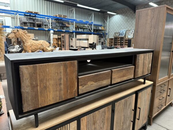 Anayah tv-dressoir, Benoa