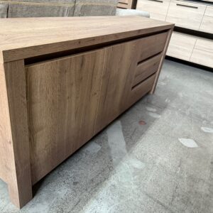 Corfu dressoir, barley 