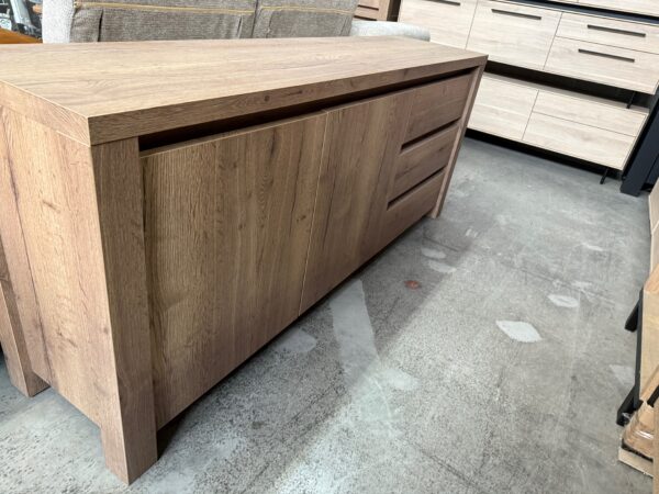Corfu dressoir, barley 