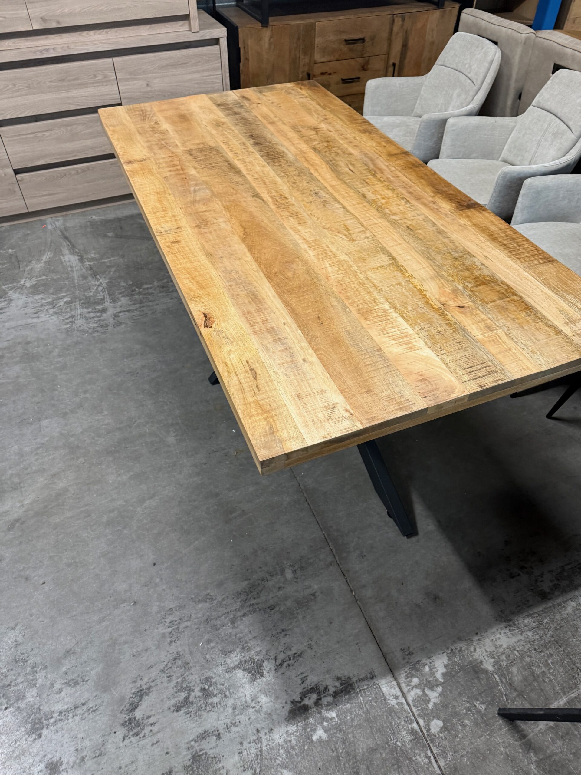 Eettafel mangohout, Benoa4