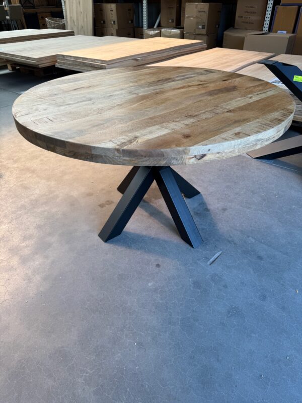 Eettafel rond, mangohout.