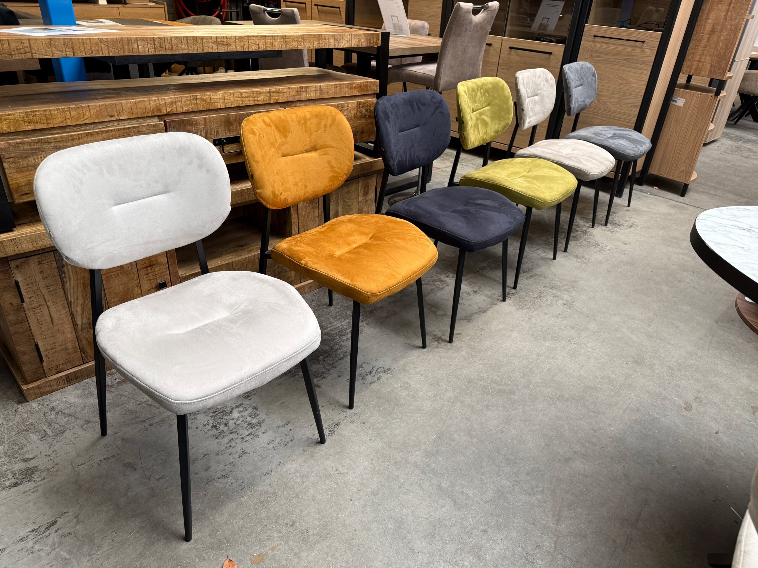 Jonathan eetkamerstoel, vijf kleuren