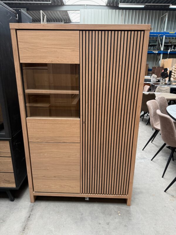 Levanzo vitrine, blonde oak