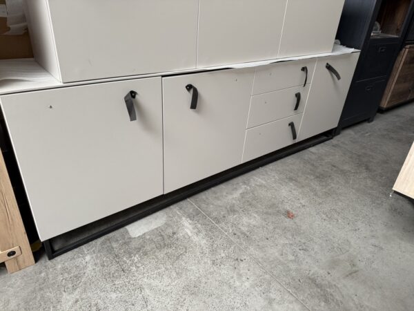 Stuttgart dressoir, kleur ivory