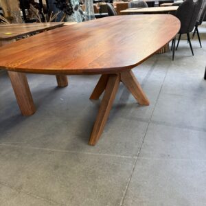 Eettafel mangohout met houten onderstel, Deens ovaal