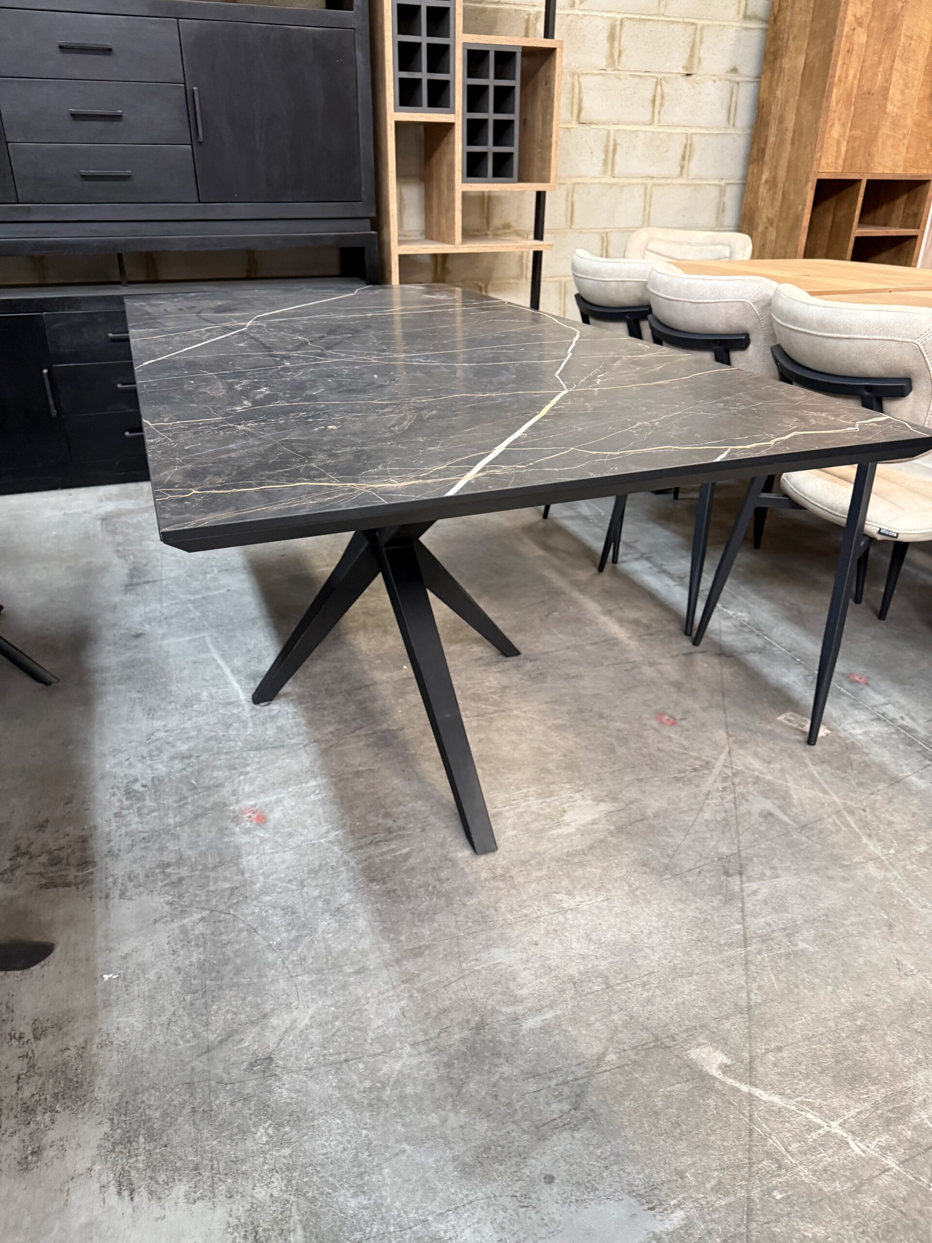 Wellington eettafel, marble bromo, Maxfurn4