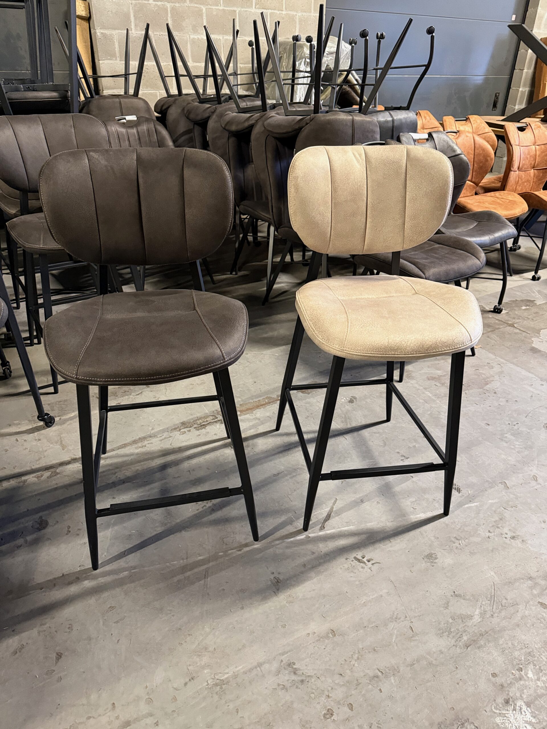 Carli barstoel, Maxfurn1