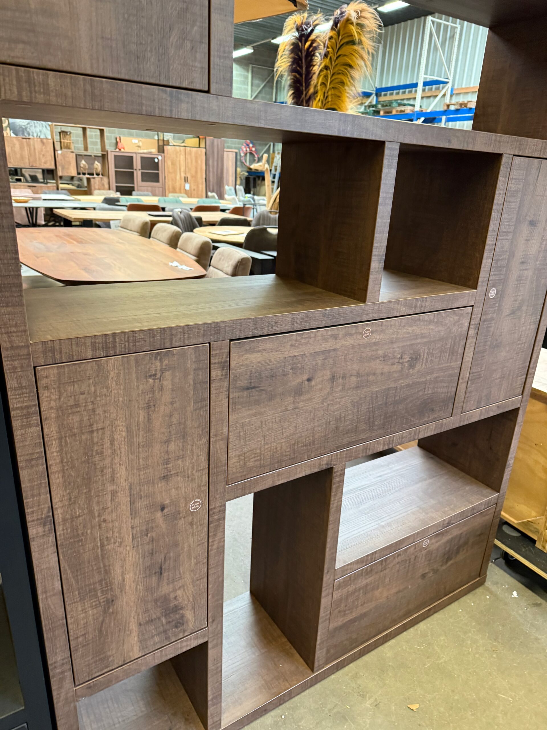 Denton wandkast, Maxfurn1