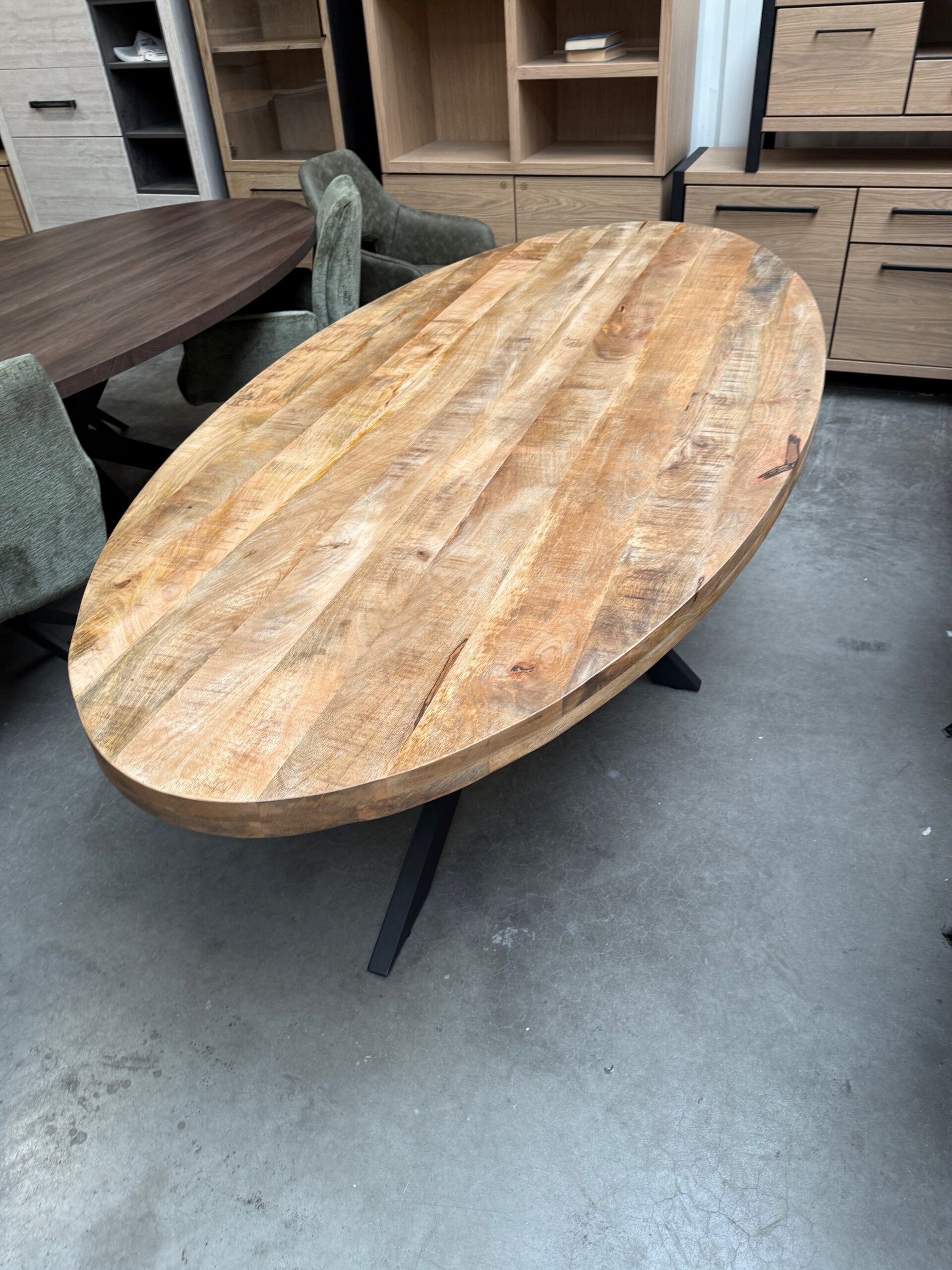Eettafel mangohout, ellips, Benoa8