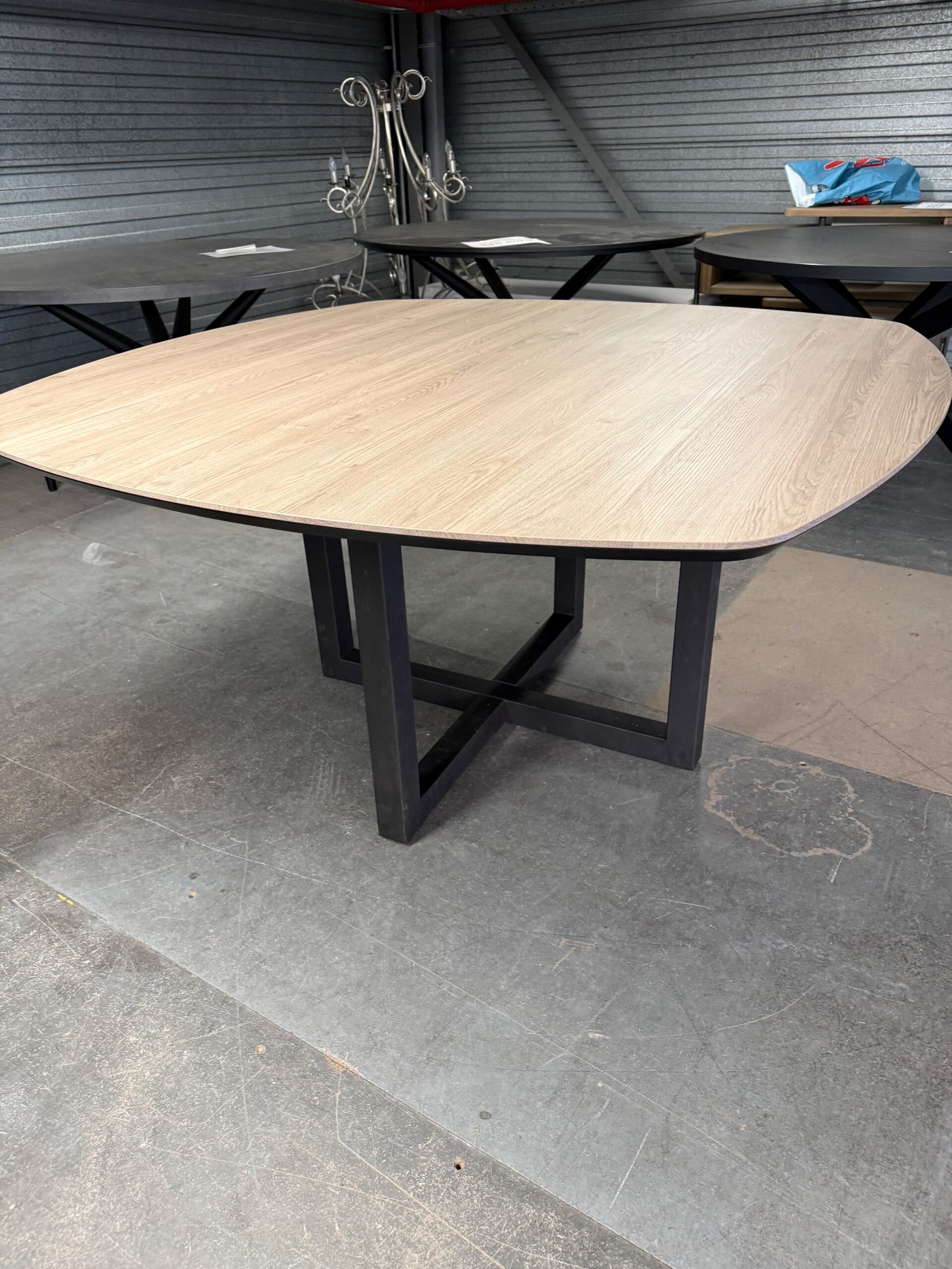 Wellington eettafel, verjongde rand, kleur misty oak