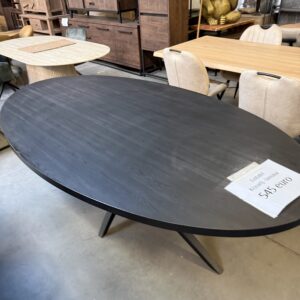 Scarlet eettafel, kleur noir