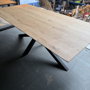 Massief eiken tafel, matrix onderstel