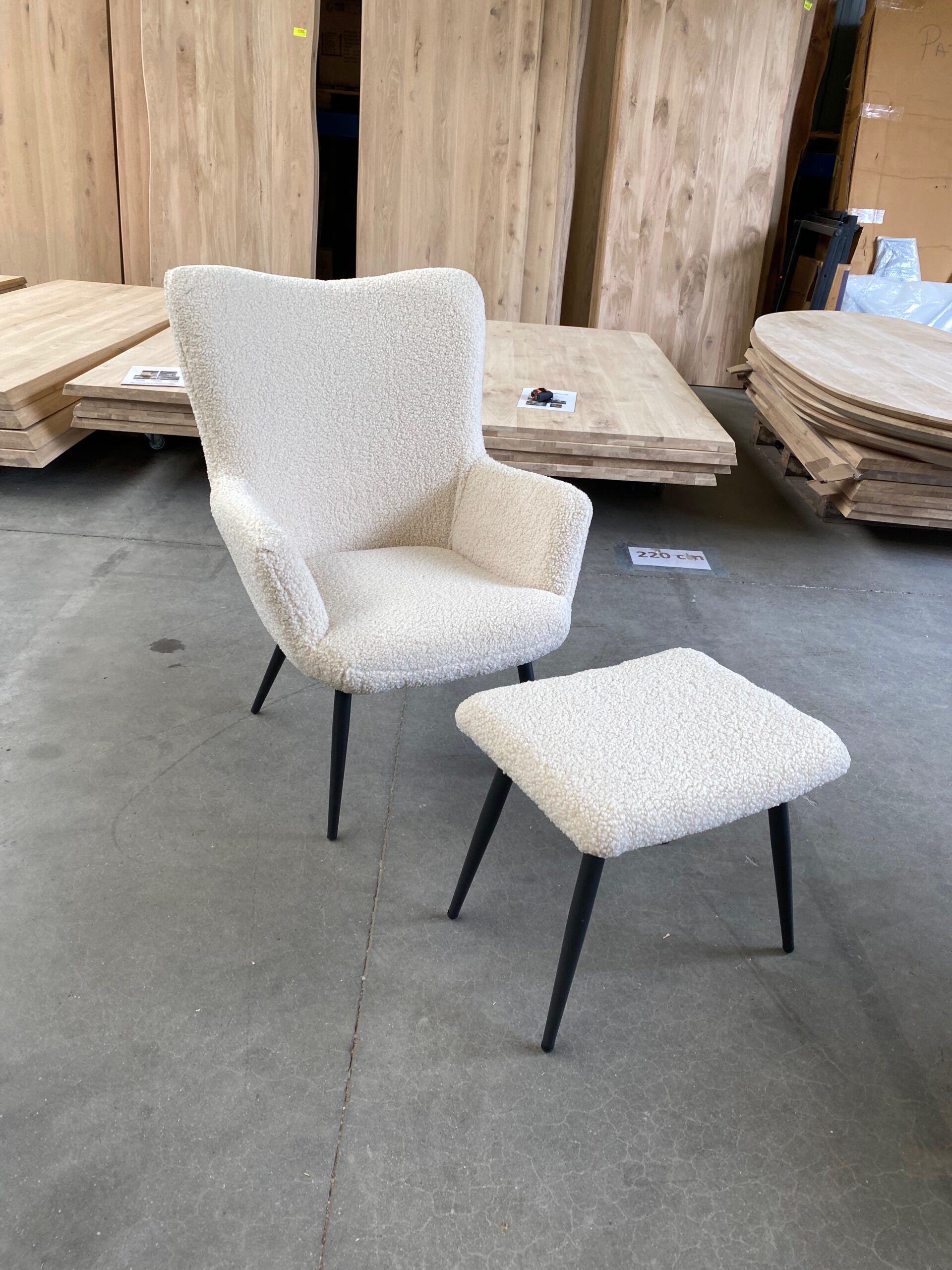 Marion fauteuil teddy stof + voetenbankje - Afbeelding 8