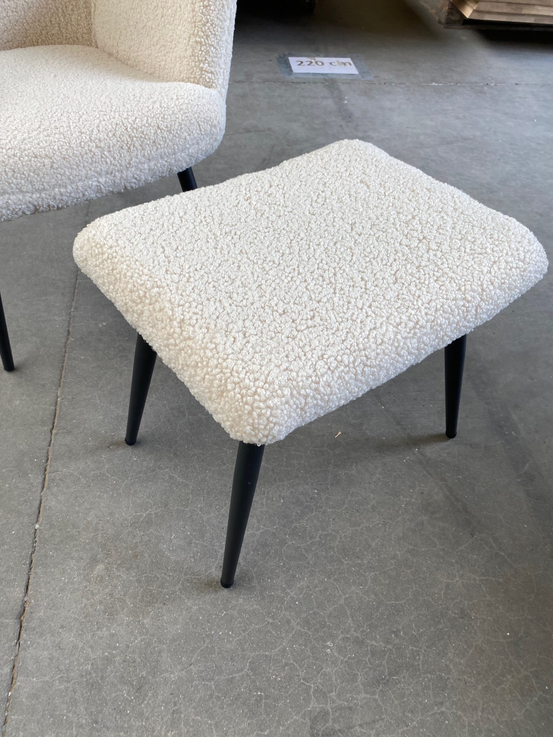 Marion fauteuil teddy stof + voetenbankje - Afbeelding 9