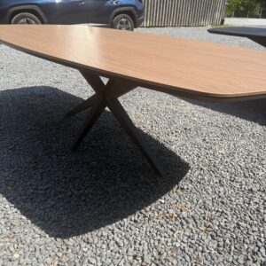 Wellington eettafel, kleur hazel